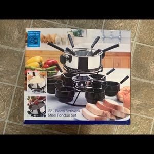 Brand new 22 piece foundue set